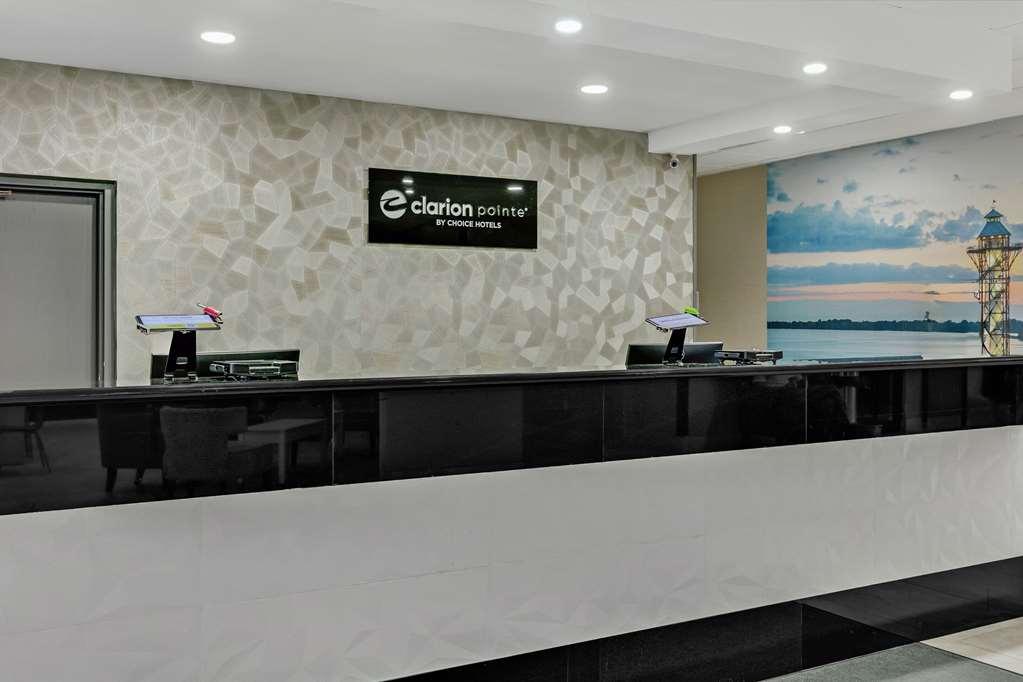 Hotel Clarion Pointe Near Erie Casino Interior foto